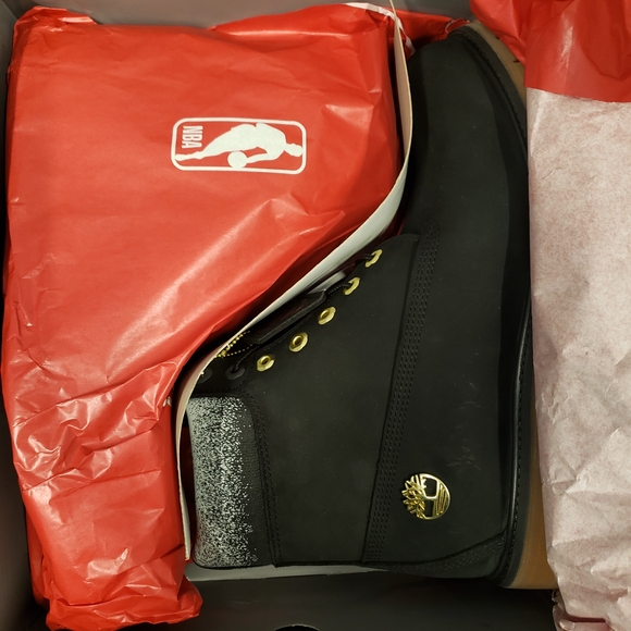 Timberland Black Boots with Gum Sole - Picture 6 of 6